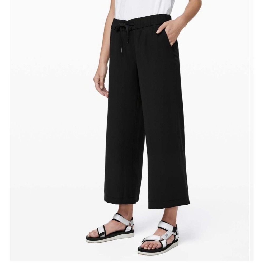 Lululemon On the Fly Wide Leg Pant Womens 10 Black Excellent Crop Drawstring